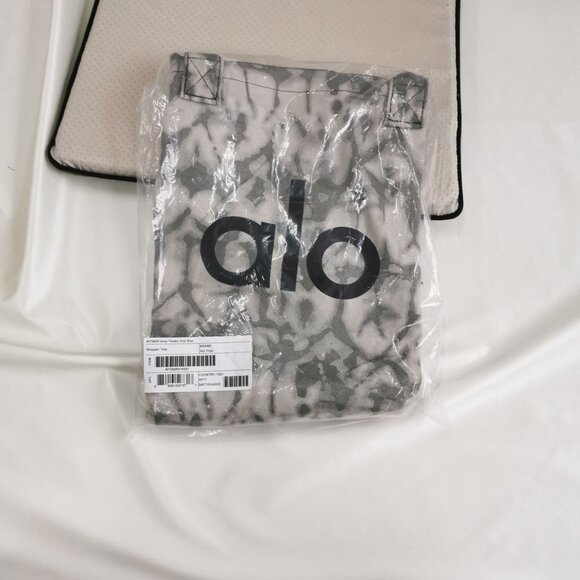 Alo Yoga Handbags - Authentic Alo Yoga Large Gray Canvas Gym Bag Travel Training Carry-On